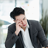 您是否深陷高压日程，
<span>精力透支</span>却无专属健康团队支撑?